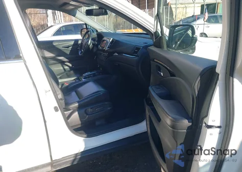 2017 Honda Pilot Touring z USA, uszkodzony, nr VIN 5FNYF6H9XHB010989